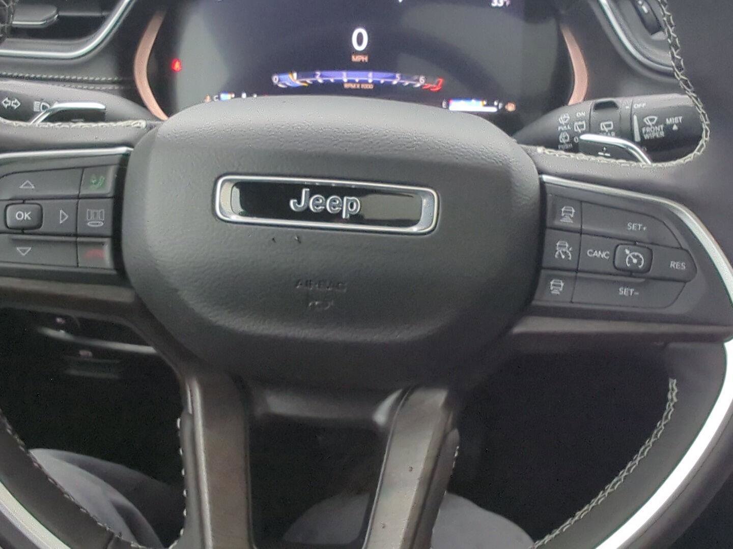 New 2025 Jeep Grand Cherokee Limited image 16