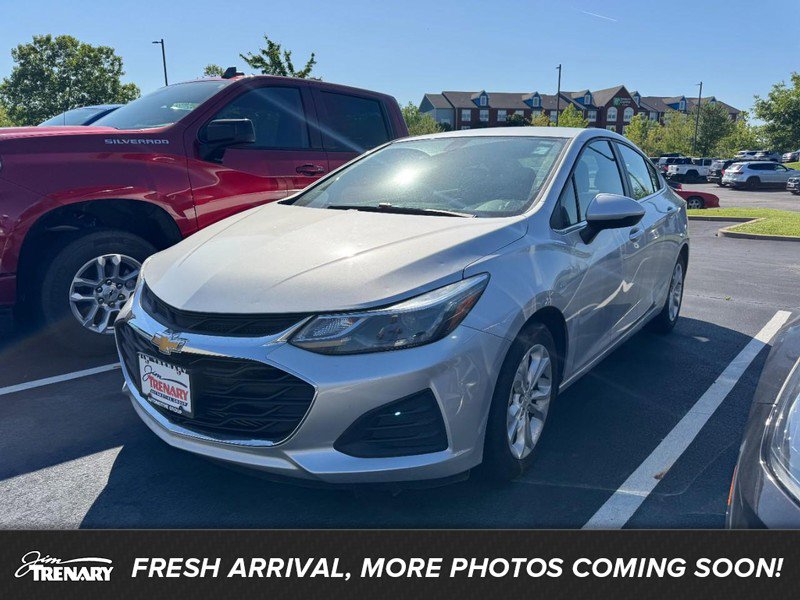 Used 2019 Chevrolet Cruze LT FWD image 1