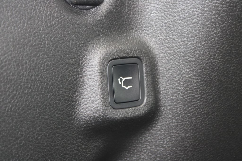 Used 2025 Jeep Compass Latitude w/ Sun & Sound Group AWD/4WD image 44