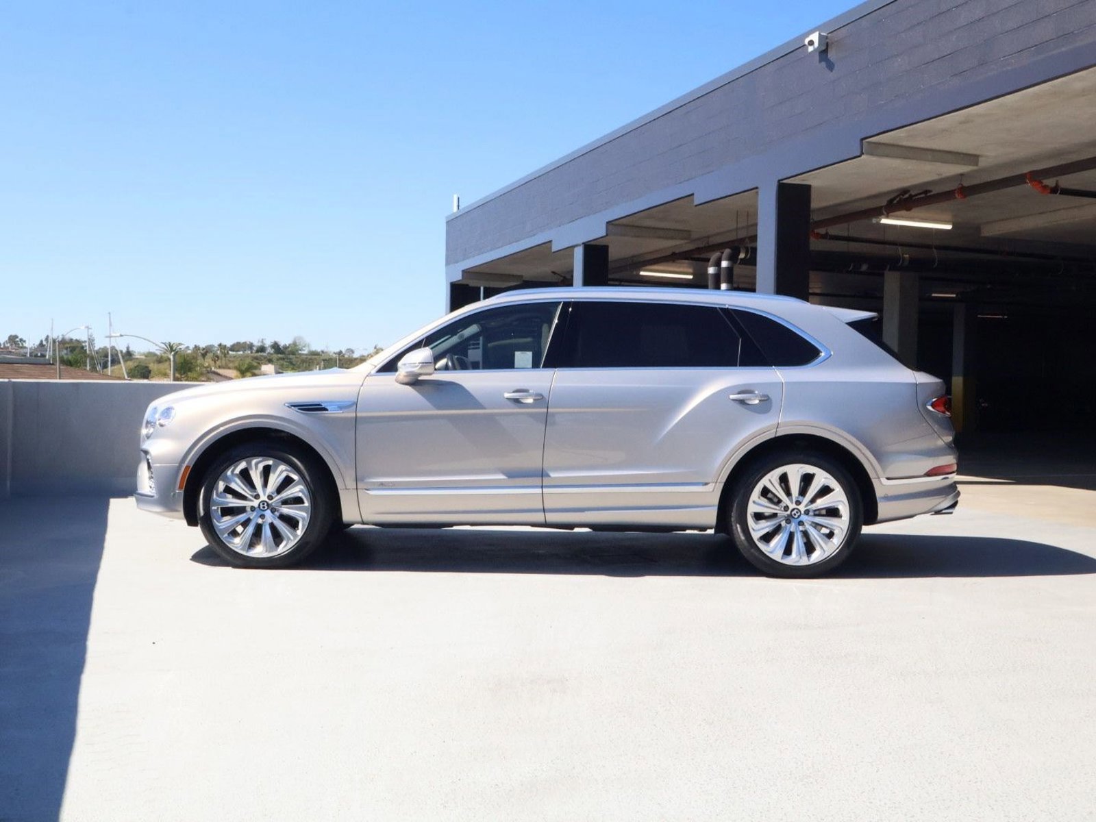 Certified 2023 Bentley Bentayga Extended Wheelbase image 6