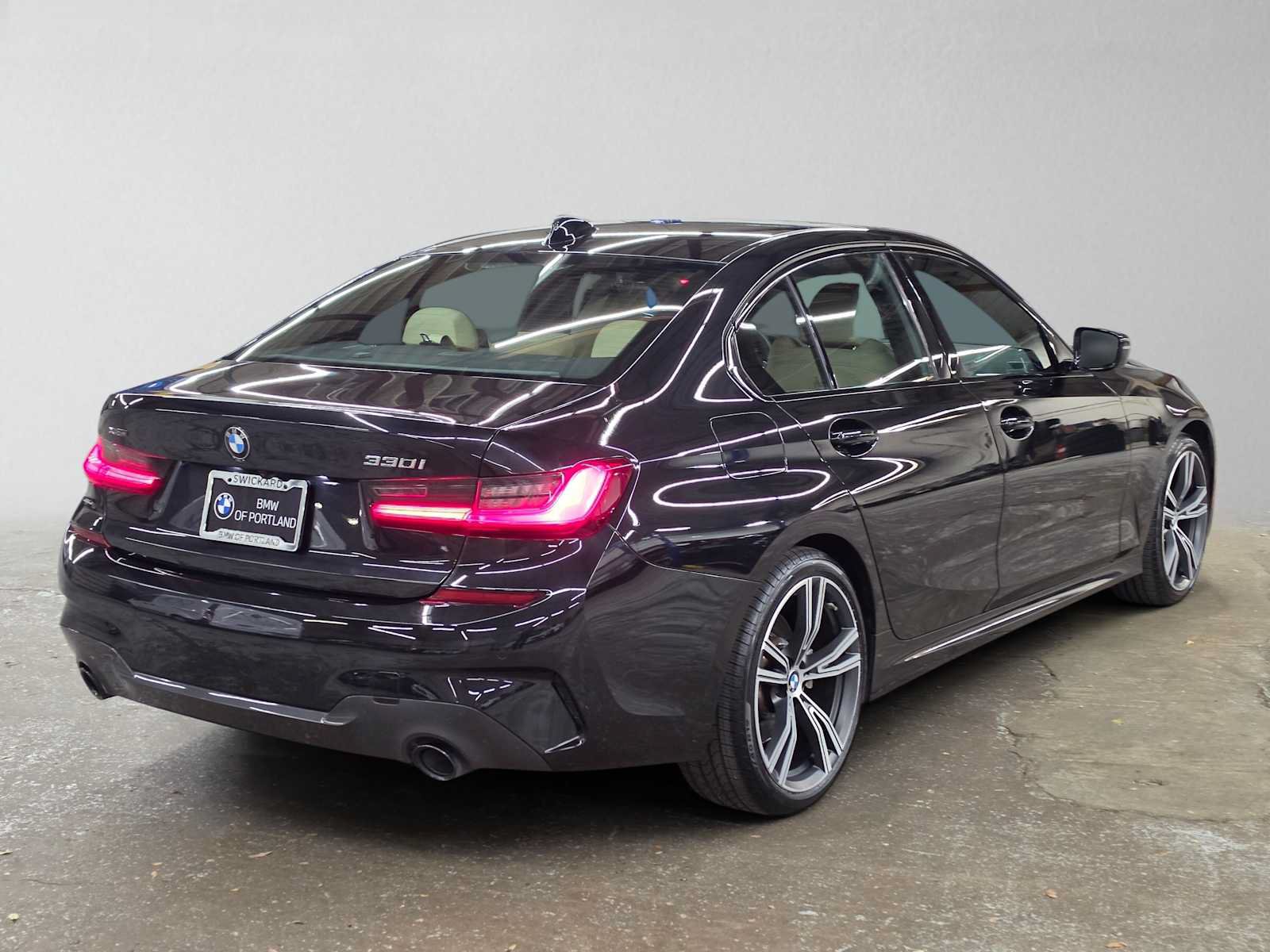 Used 2021 BMW 330i xDrive Sedan w/ M Sport Package AWD/4WD image 3