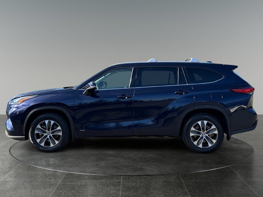 Used 2022 Toyota Highlander XLE AWD/4WD image 6