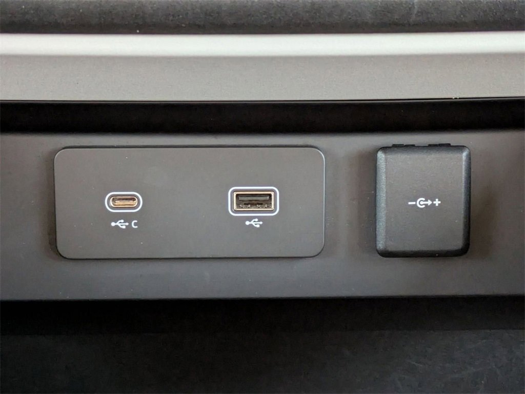 Used 2022 Land Rover Defender 110 image 29