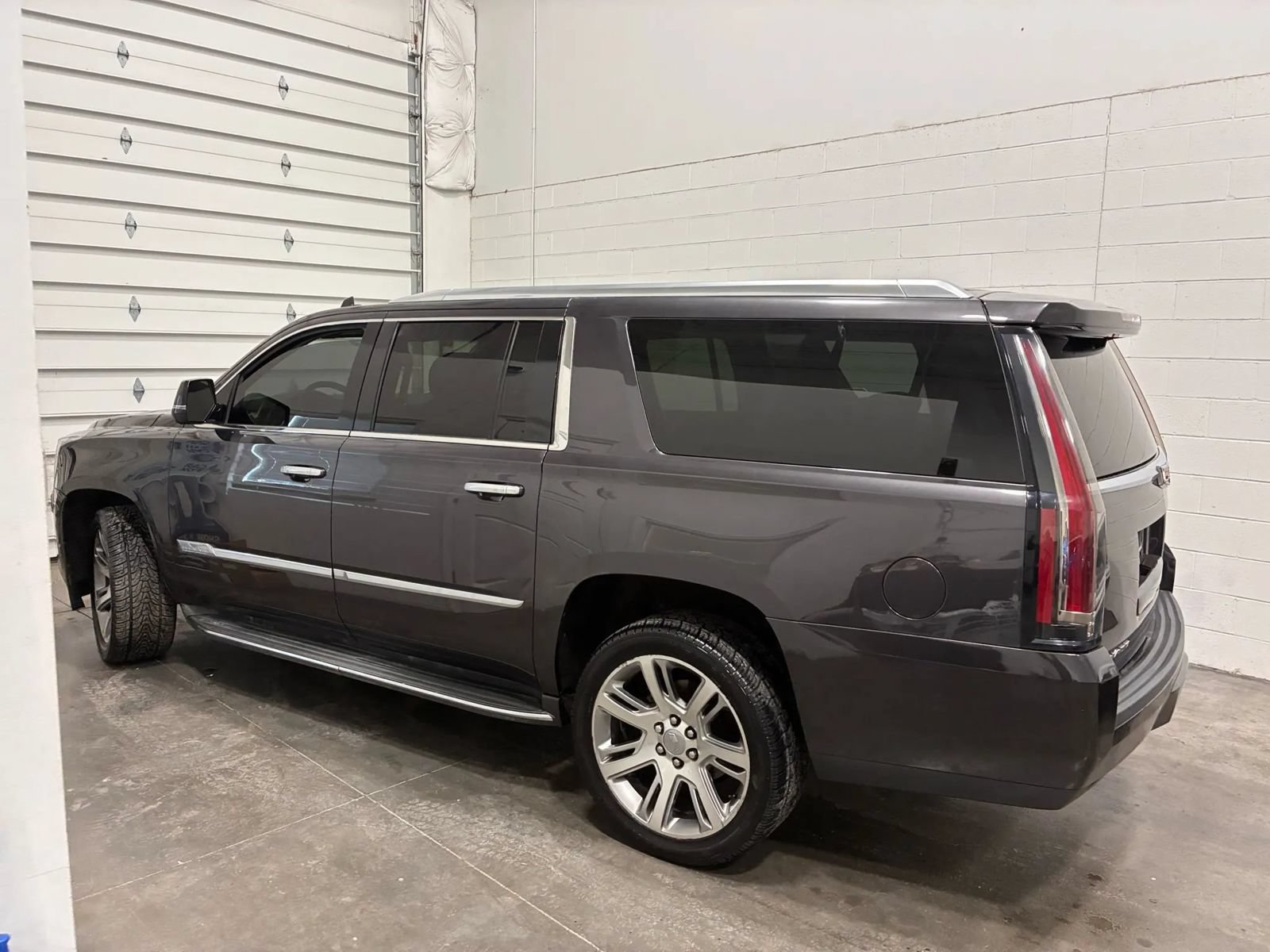 Used 2015 Cadillac Escalade ESV Luxury AWD/4WD image 5
