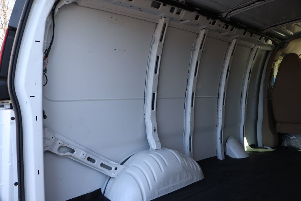 Used 2022 Chevrolet Express 3500 w/ Driver Convenience Package image 43