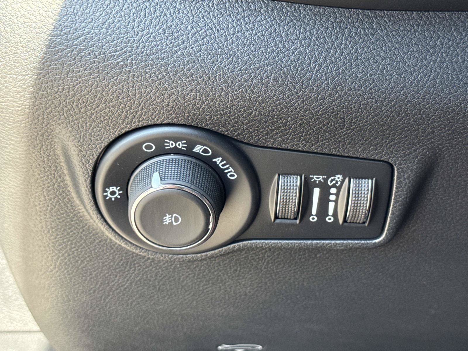 New 2026 Jeep Compass Latitude AWD/4WD image 18