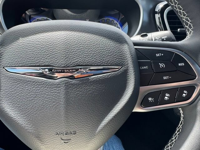 New 2026 Chrysler Pacifica Select FWD image 28