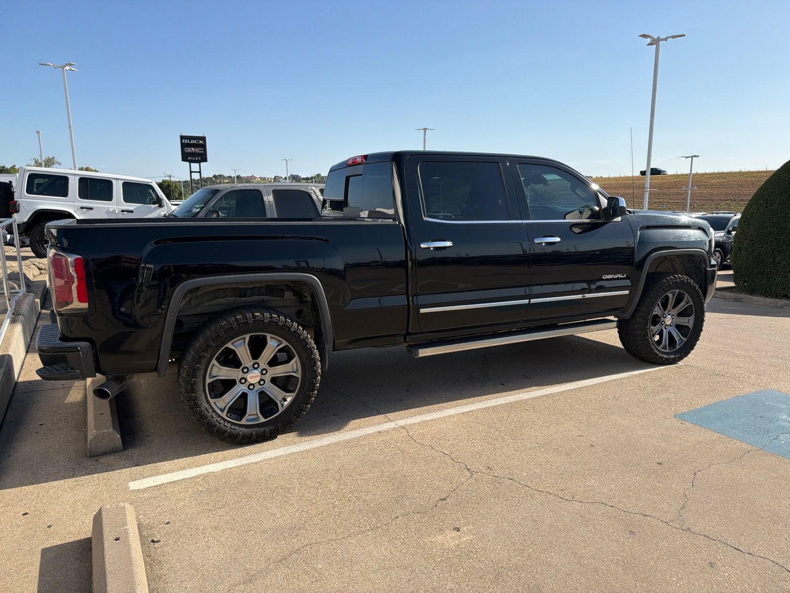 Used 2016 GMC Sierra 1500 Denali w/ Denali Ultimate Package AWD/4WD image 3