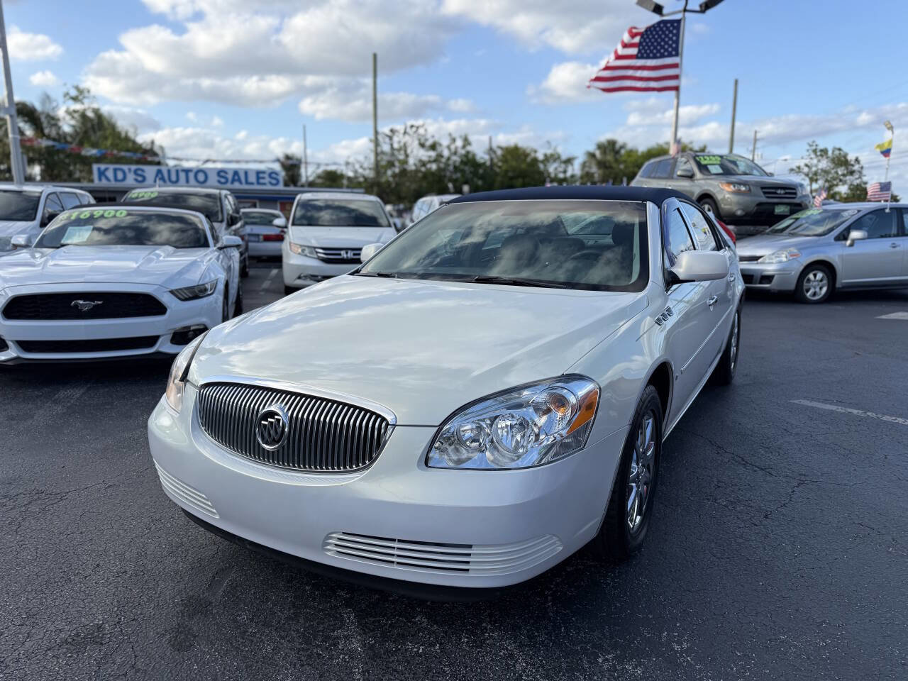 Used 2007 Buick Lucerne CXL w/ Luxury Package FWD image 2