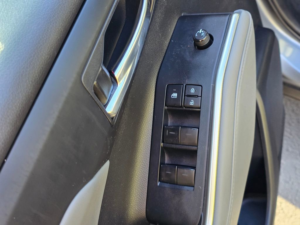 Used 2022 Toyota Highlander XLE image 15