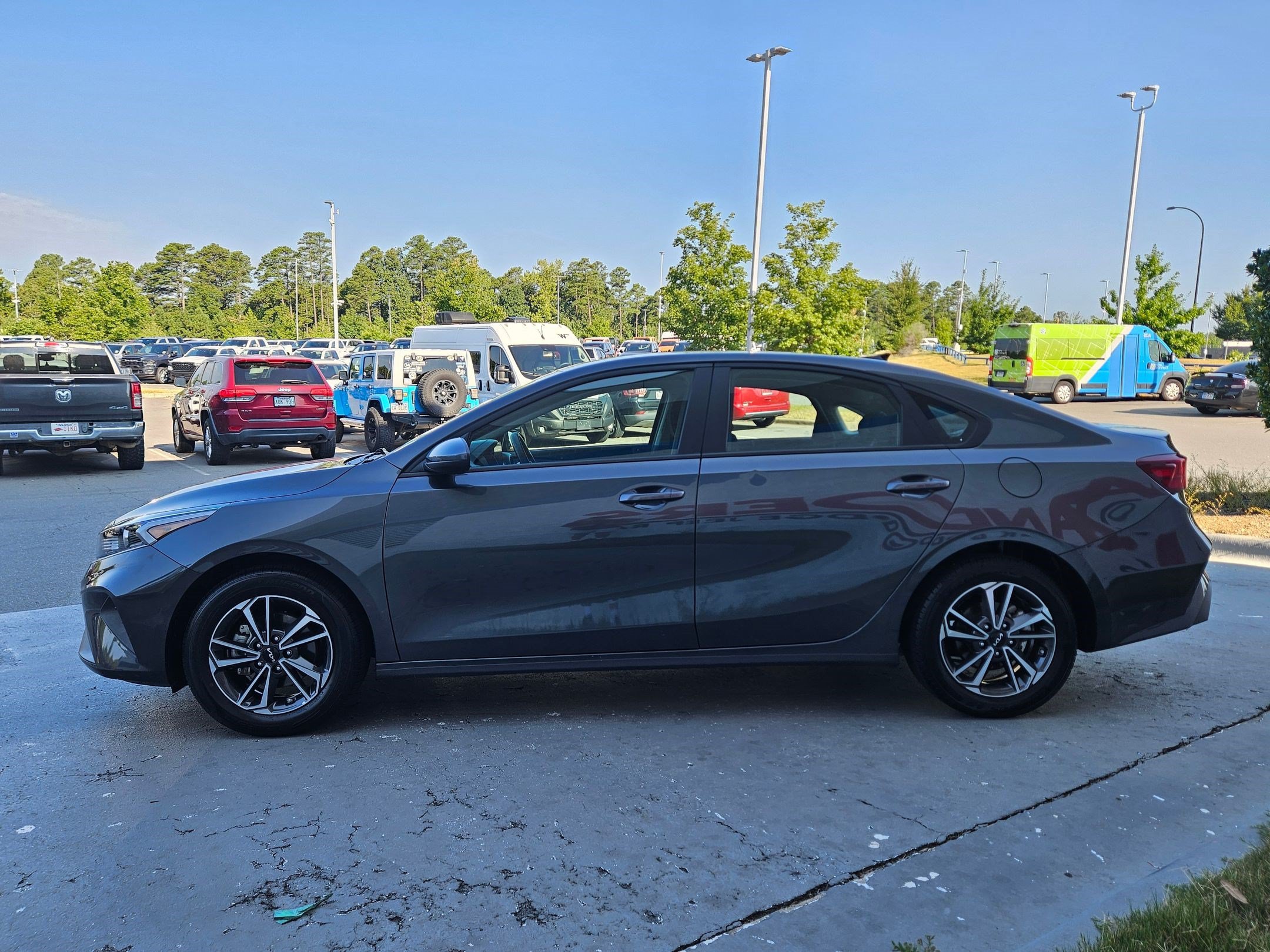 Used 2024 Kia Forte LXS FWD image 4