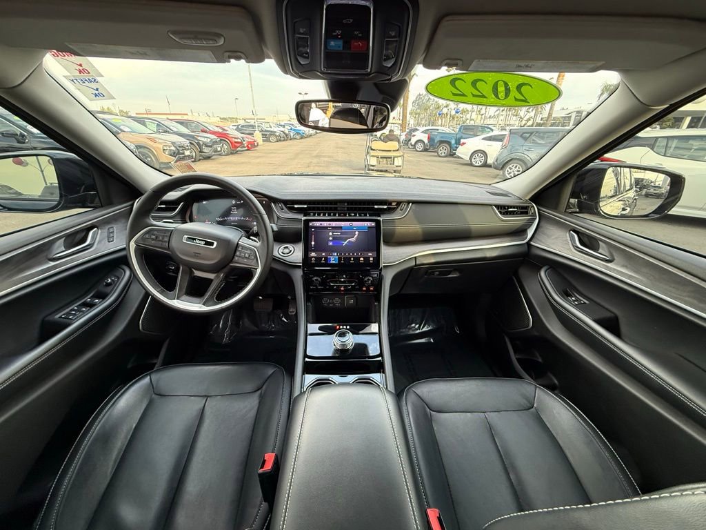 Used 2022 Jeep Grand Cherokee L Limited w/ Black Appearance Package image 15