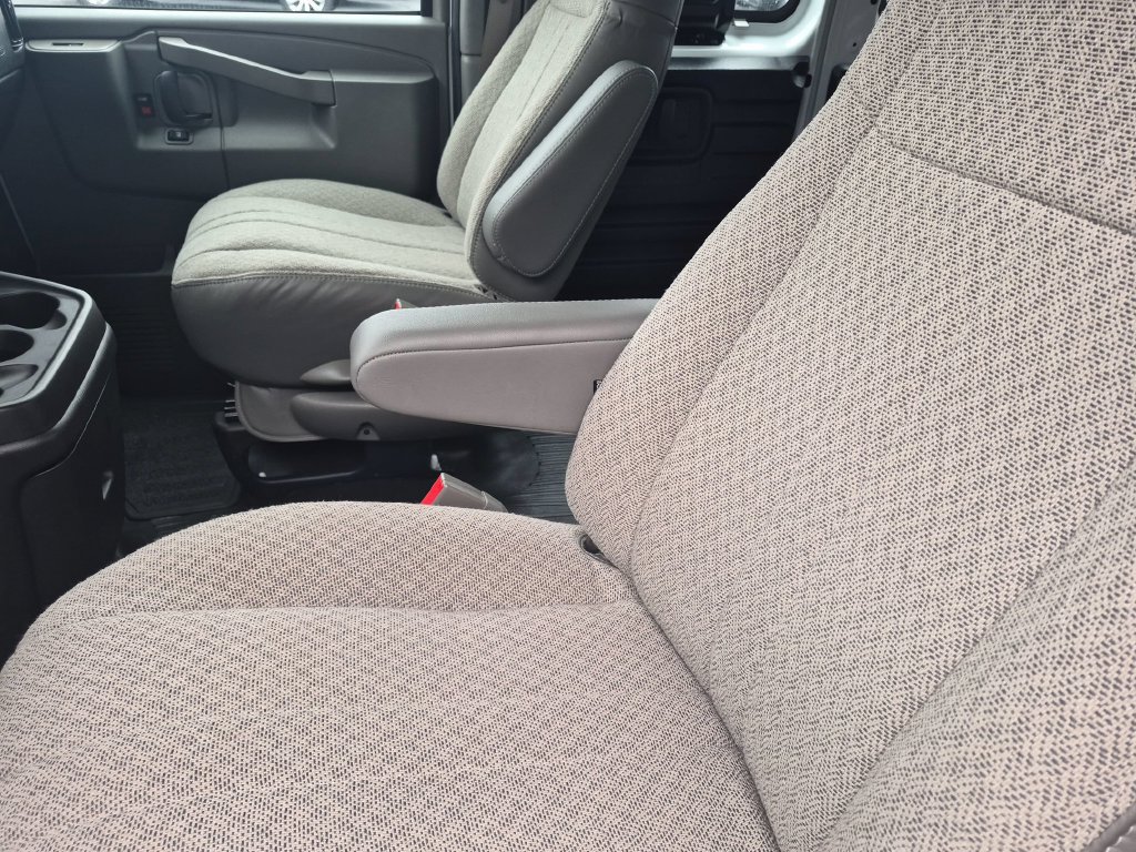 Used 2025 Chevrolet Express 2500 RWD image 15