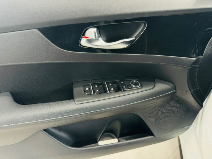 Used 2023 Kia Forte GT-Line w/ GT-Line Premium Package image 11