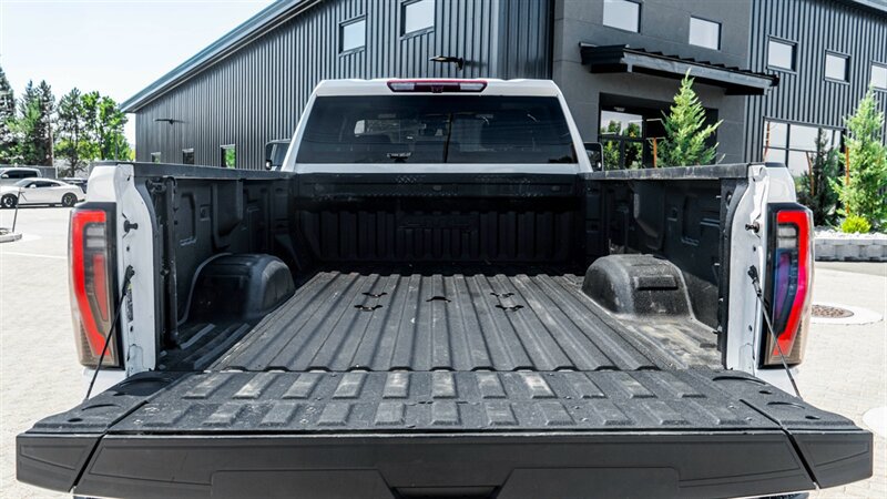 Used 2024 GMC Sierra 2500 AT4 AWD/4WD image 15