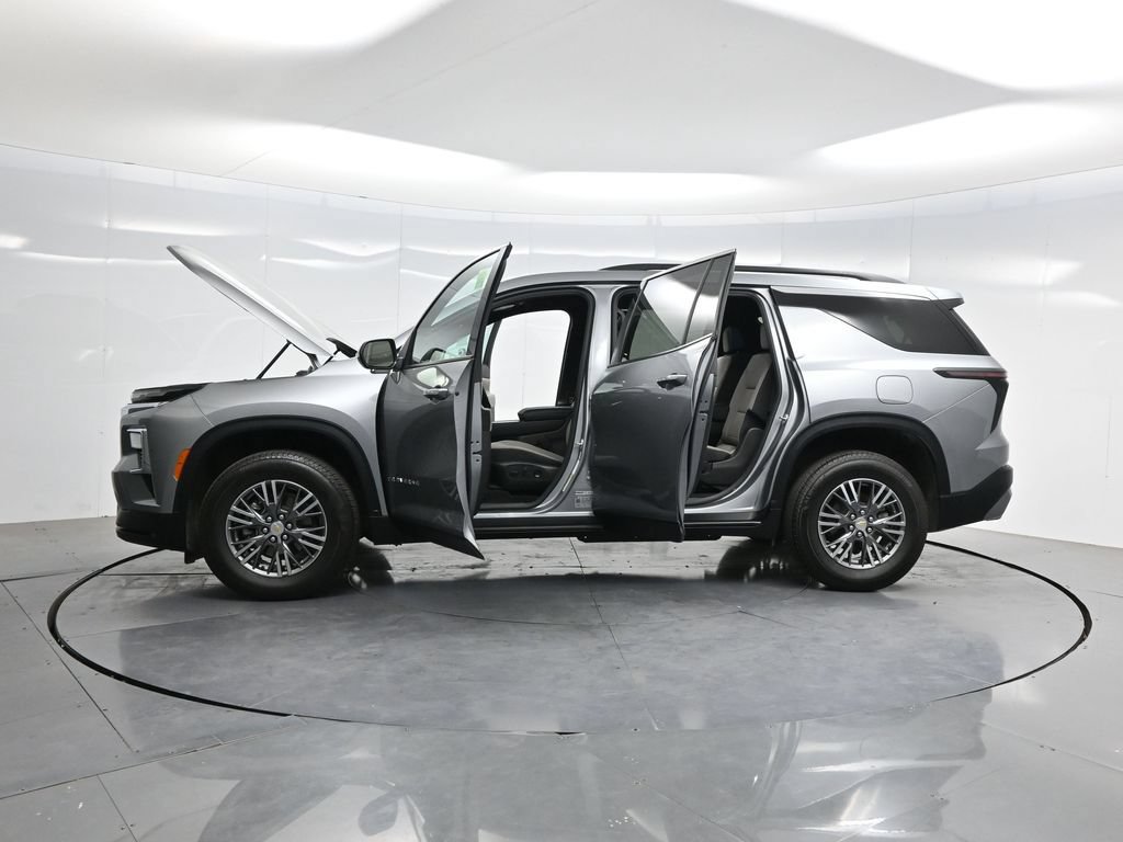Used 2025 Chevrolet Traverse LT AWD/4WD image 47