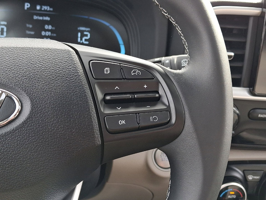 Certified 2024 Hyundai Venue SEL image 18