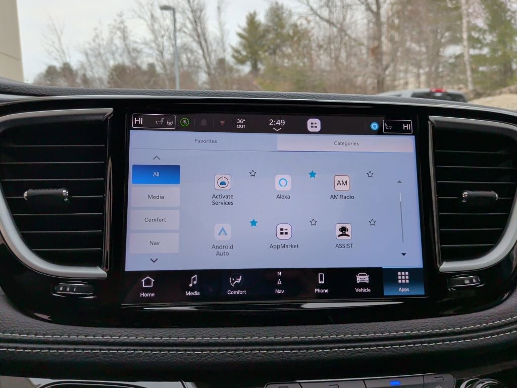 Used 2025 Chrysler Pacifica Limited w/ Uconnect Theater Family Group image 32