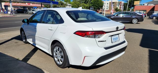 Used 2022 Toyota Corolla LE FWD image 4