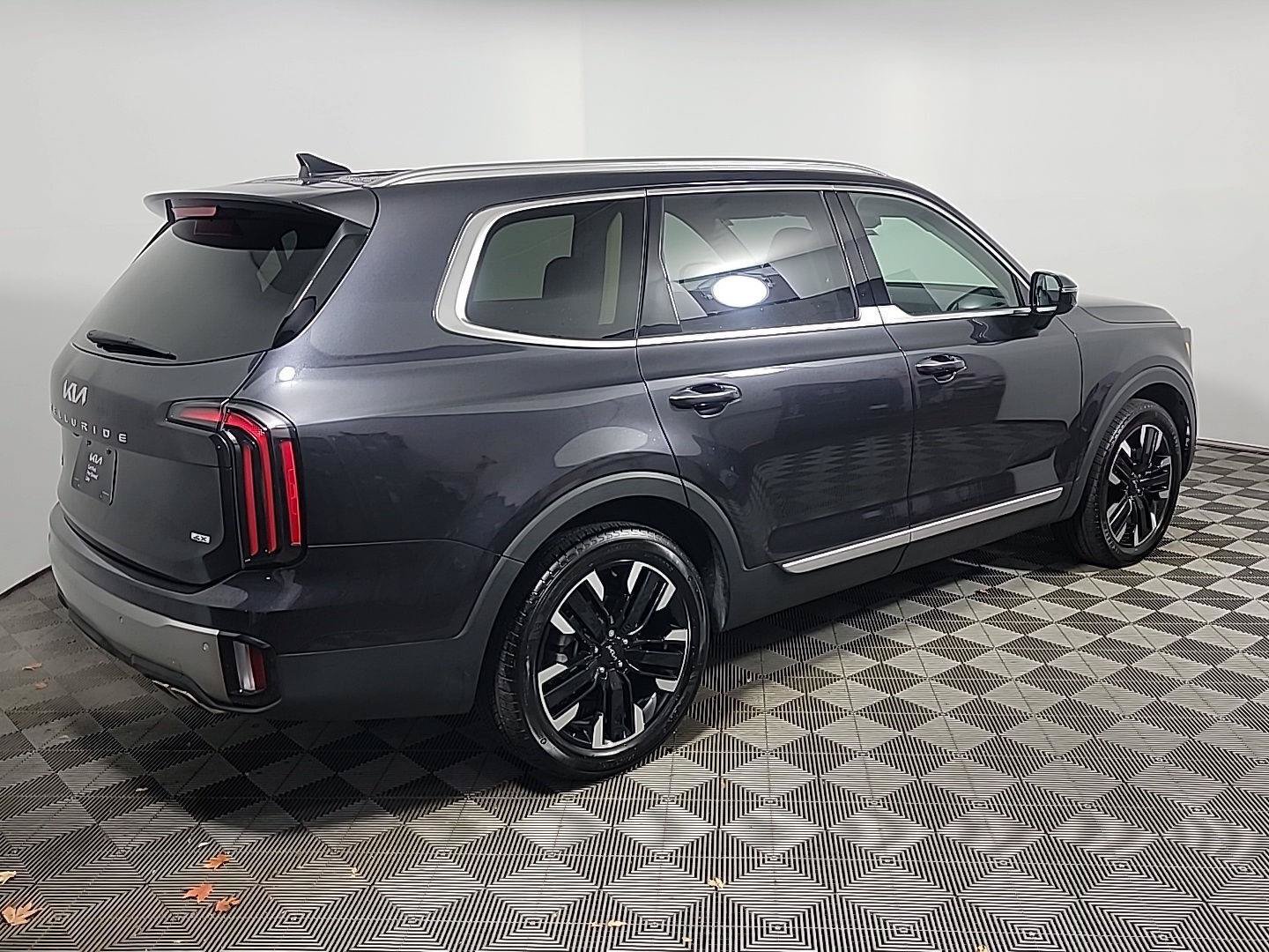 Certified 2025 Kia Telluride SX w/ SX Captain's Chair Package AWD/4WD image 4