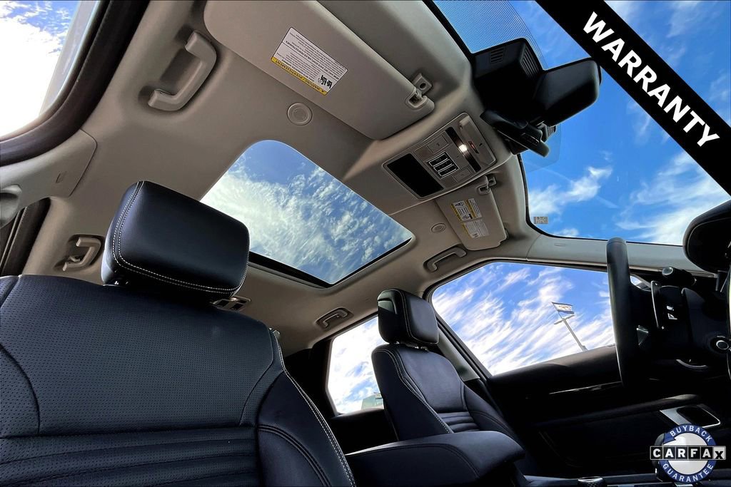 Used 2024 Land Rover Discovery S image 26