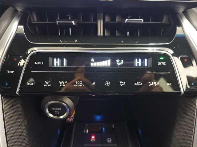 Certified 2024 Toyota Venza XLE image 27