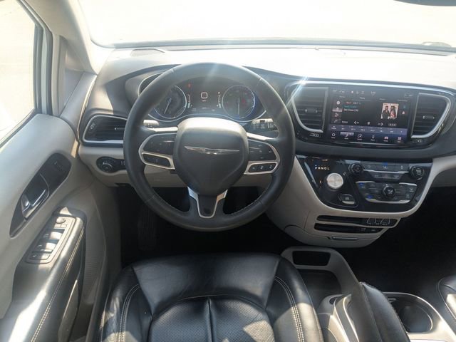 Used 2022 Chrysler Pacifica Touring-L image 26