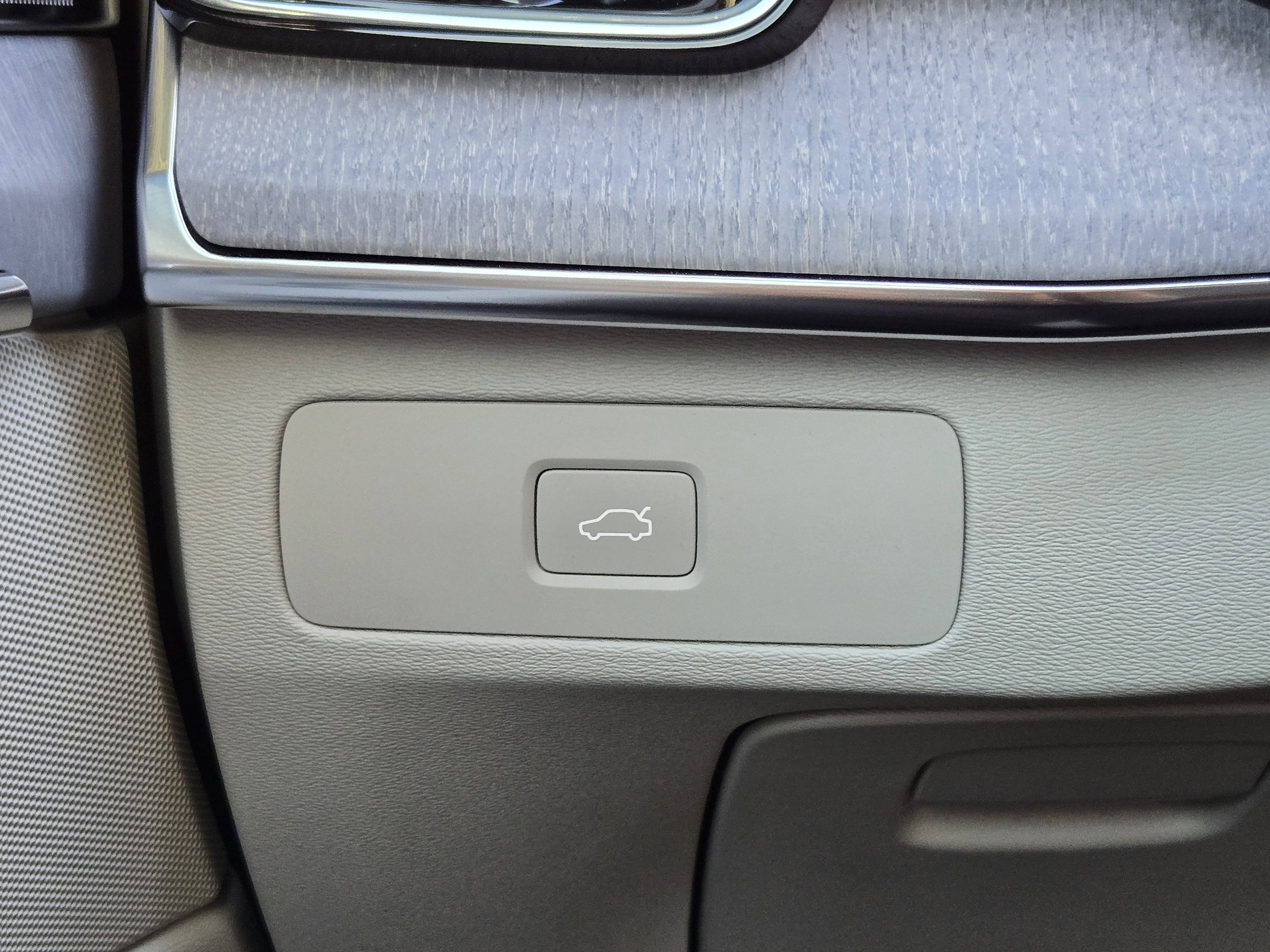 New 2026 Volvo XC90 B6 Ultra image 25