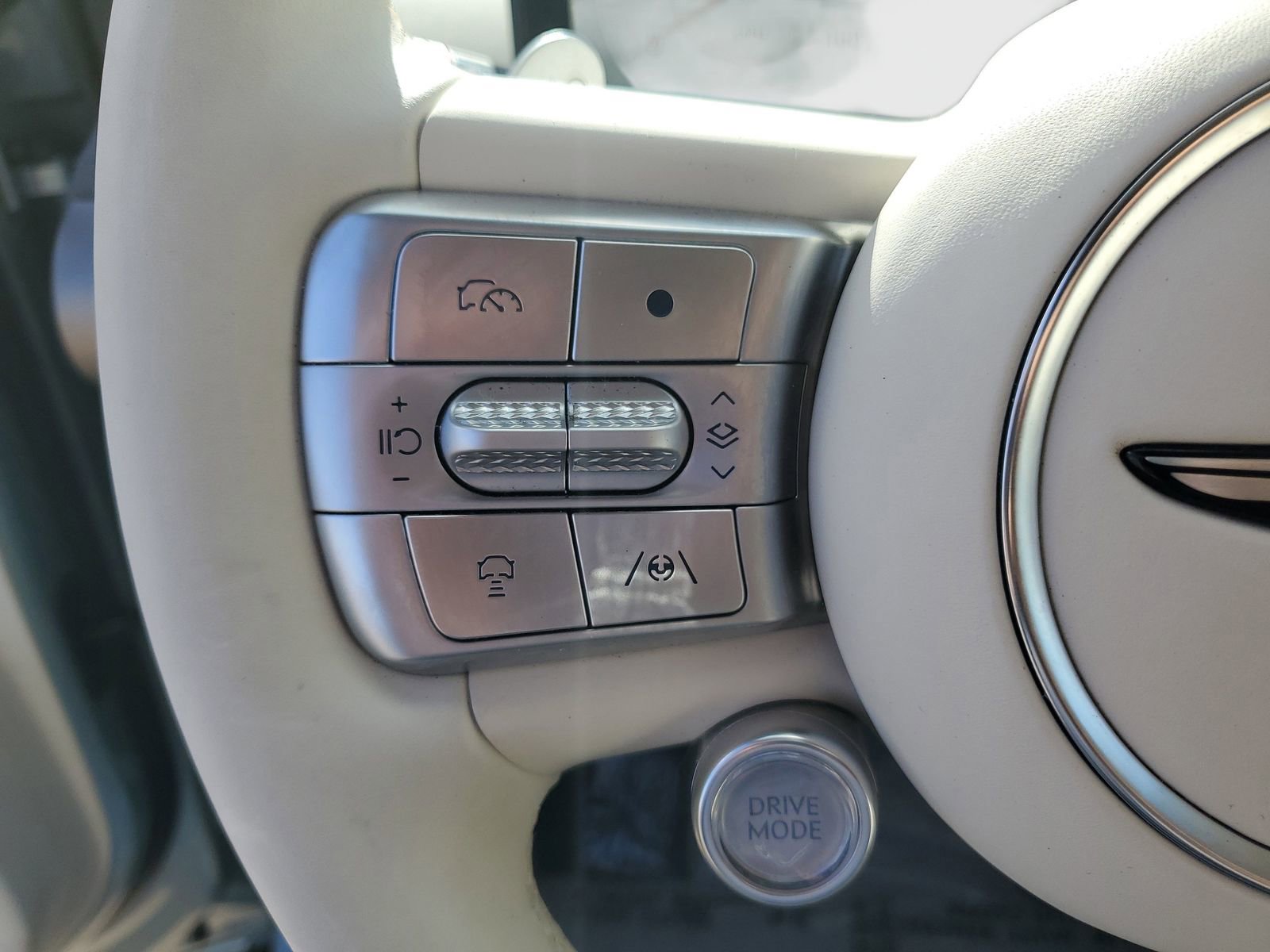 Used 2023 Genesis GV60 Advanced AWD/4WD image 30