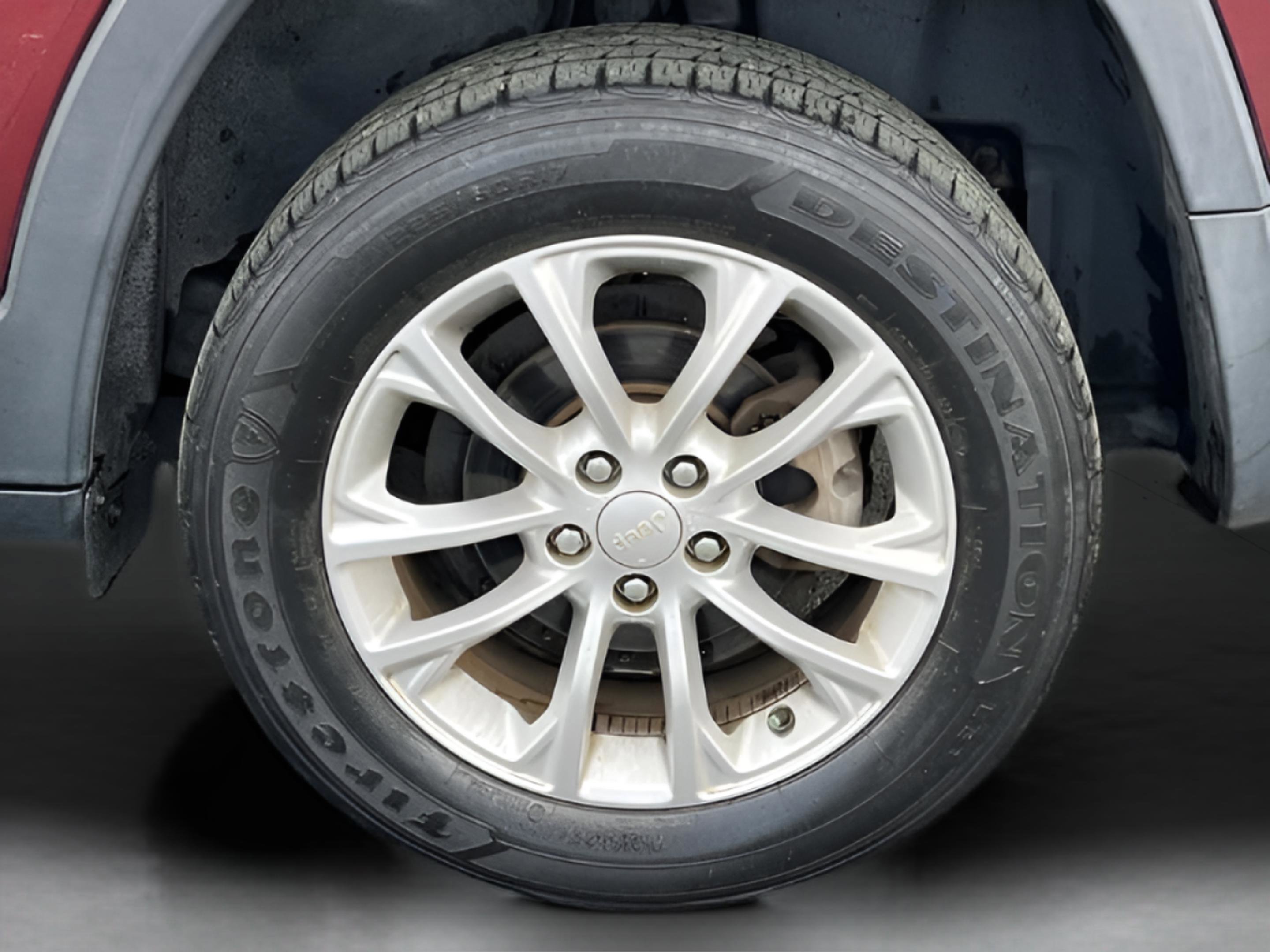 Used 2019 Jeep Cherokee Latitude w/ Popular Appearance Group FWD image 29
