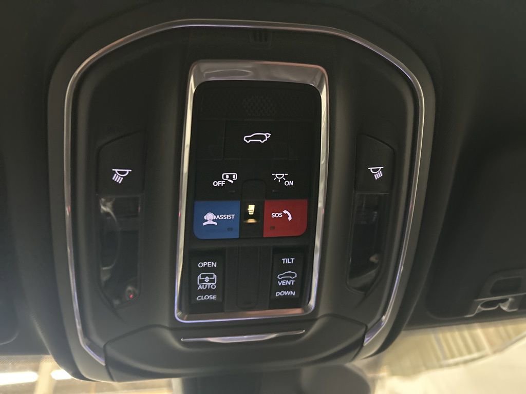 New 2025 Jeep Grand Cherokee Altitude AWD/4WD image 45