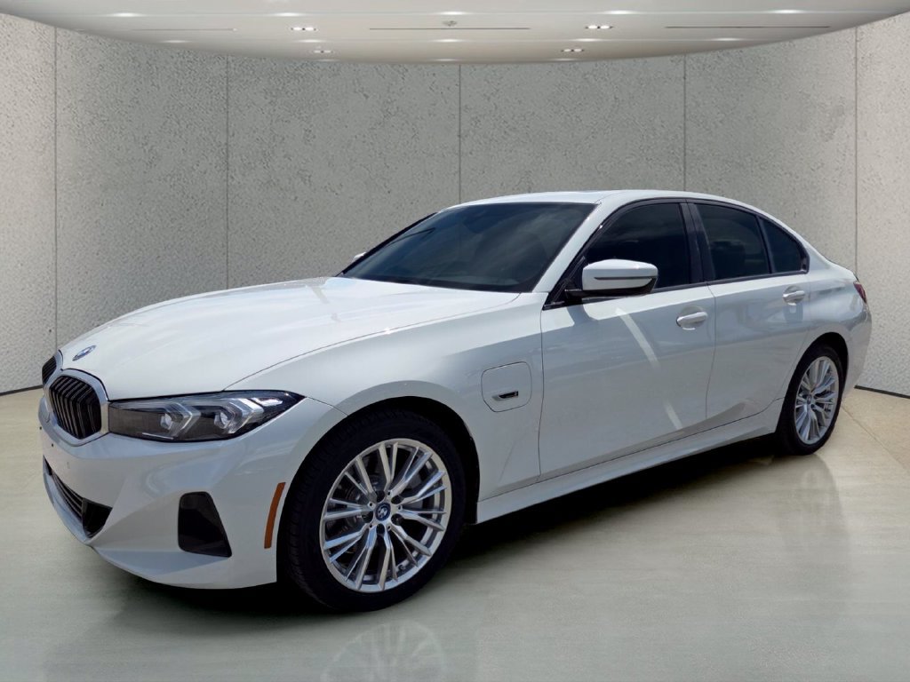 Used 2023 BMW 330e w/ Driving Assistance Package RWD image 10