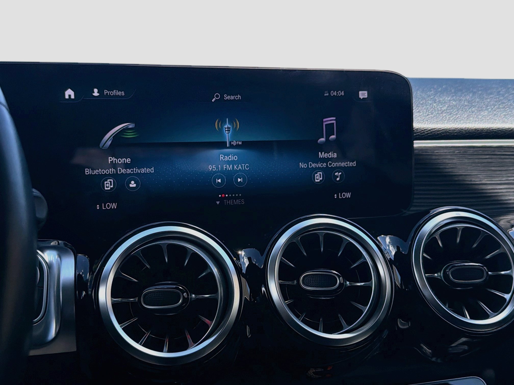 Used 2023 Mercedes-Benz GLB 250 4MATIC w/ Premium Package image 21