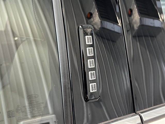 Used 2024 Ford F350 Lariat w/ Chrome Package image 33