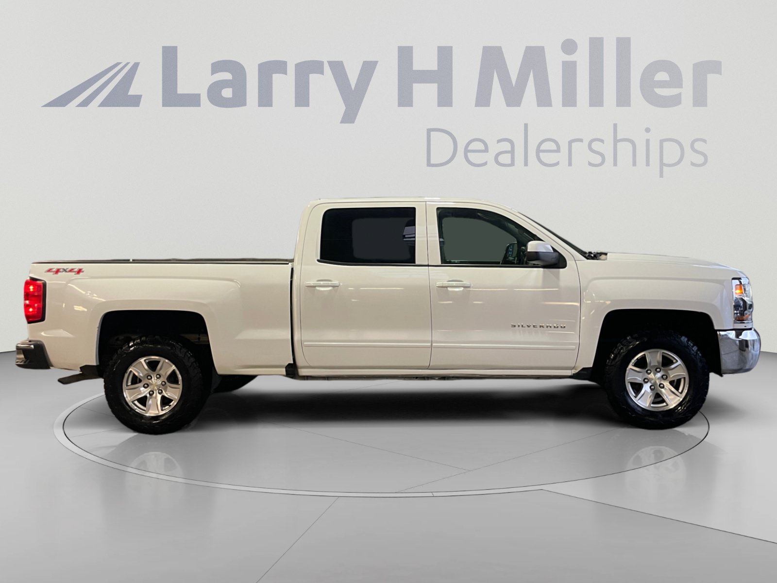 Used 2017 Chevrolet Silverado 1500 LT w/ Trailering Package AWD/4WD image 6
