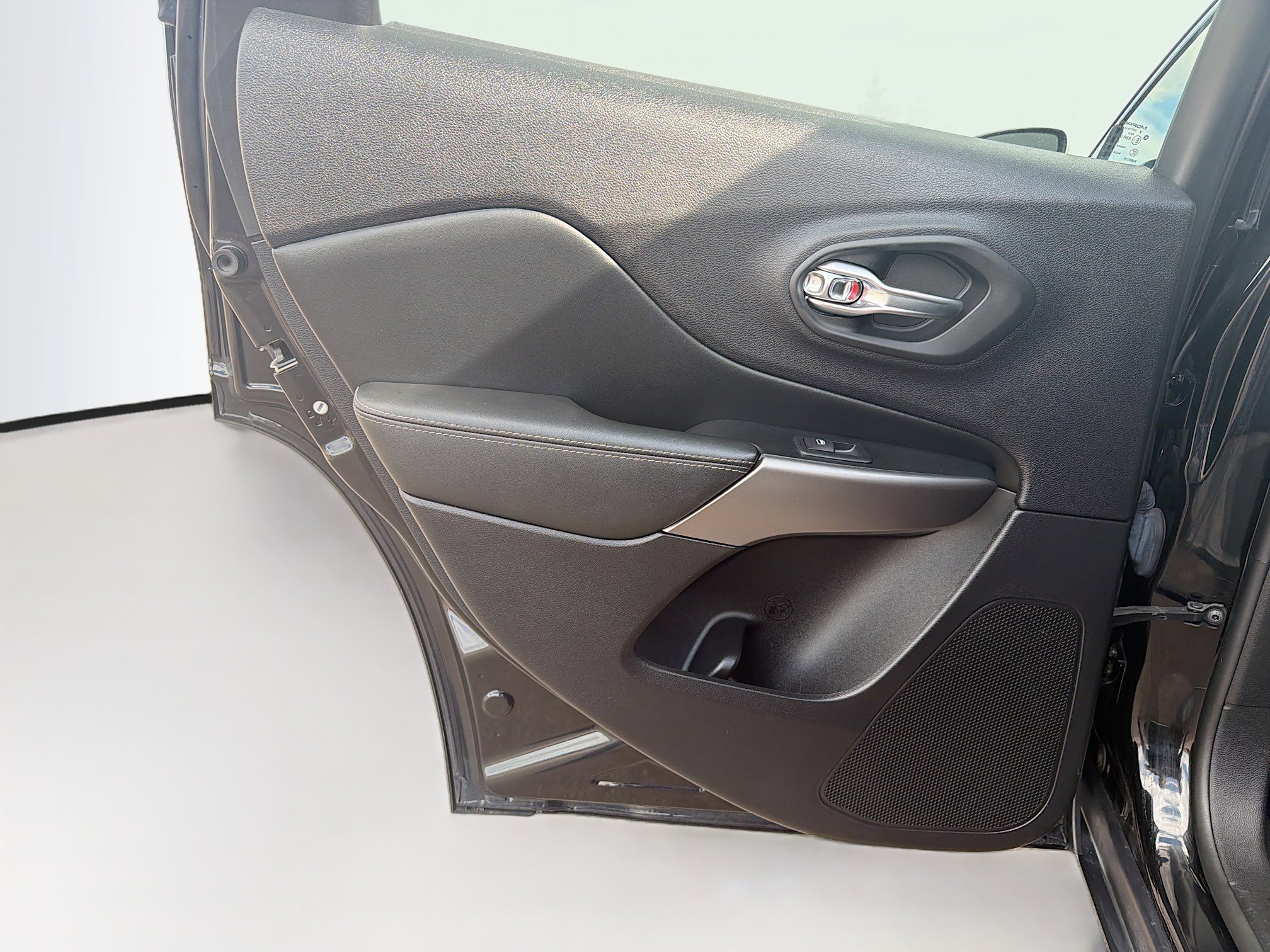Used 2021 Jeep Cherokee Latitude Lux image 25