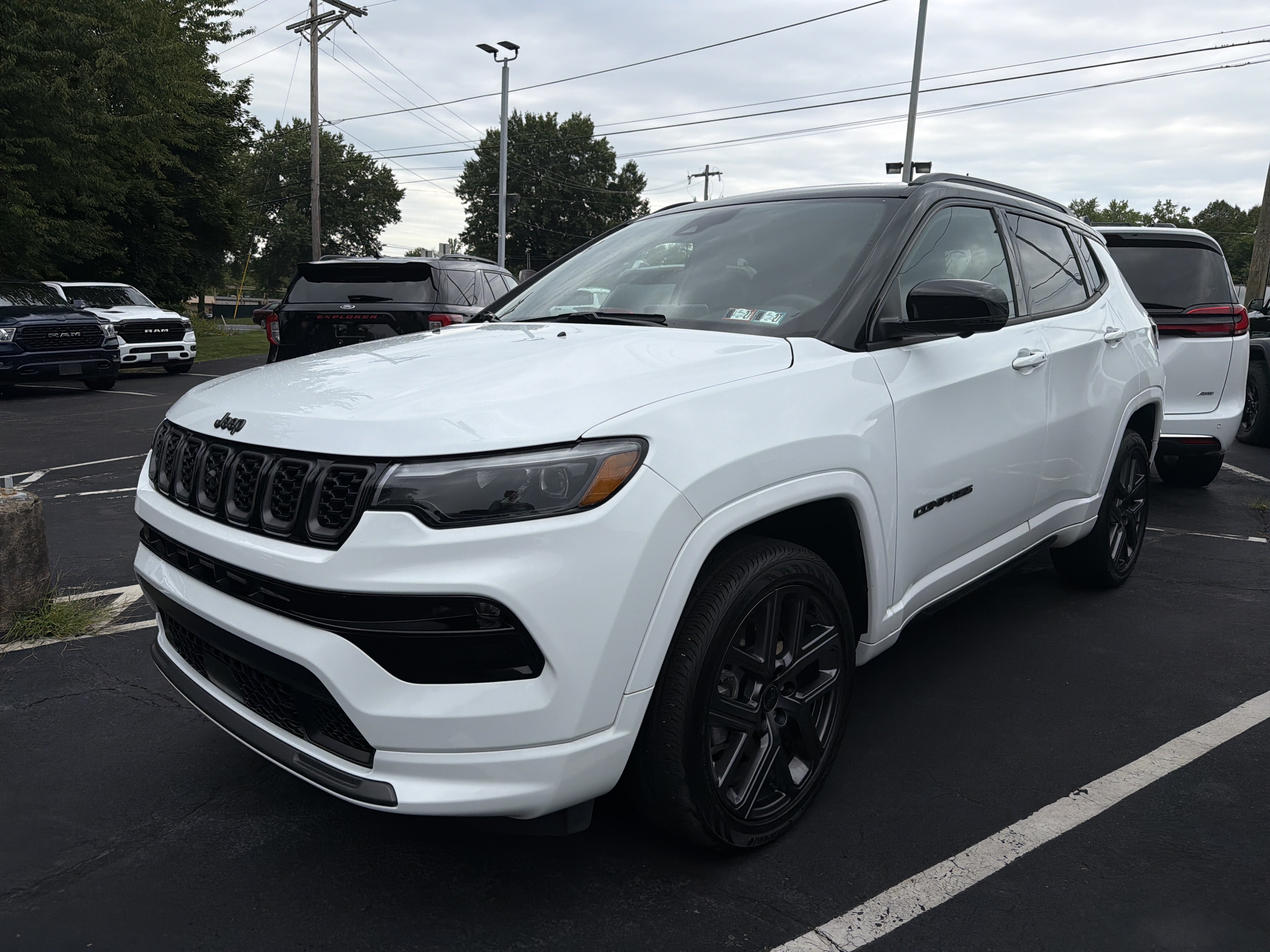 Certified 2025 Jeep Compass Limited w/ Driver Assist Group I AWD/4WD image 3
