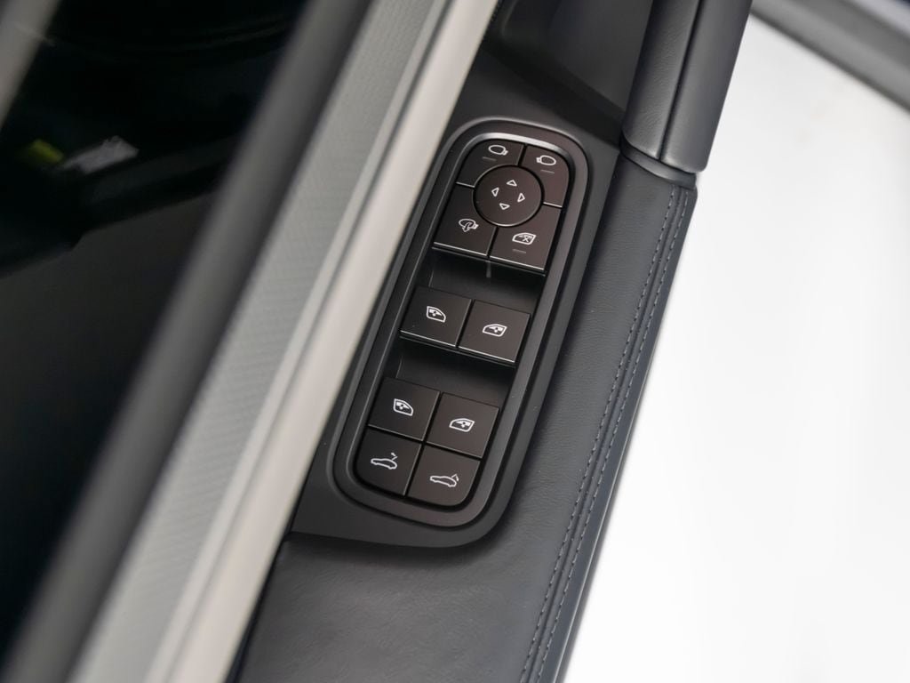 New 2026 Porsche Cayenne Coupe AWD/4WD image 22