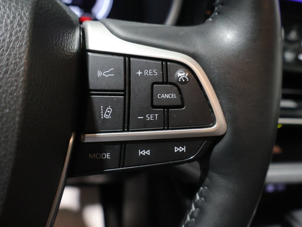 Used 2023 Toyota Highlander Limited AWD/4WD image 38