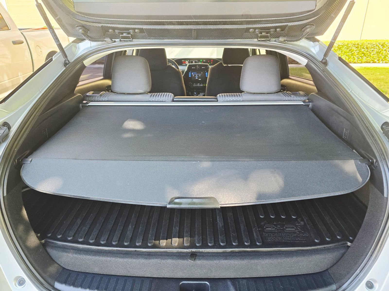 Used 2018 Toyota Prius Prime Premium image 40