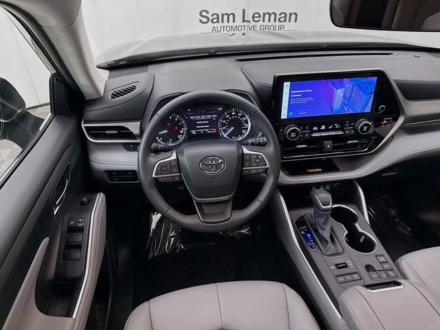 Used 2024 Toyota Highlander XLE image 23