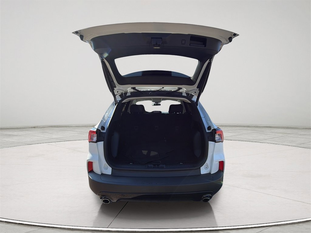 Used 2022 Ford Escape SE w/ SE Sport Appearance Package image 12