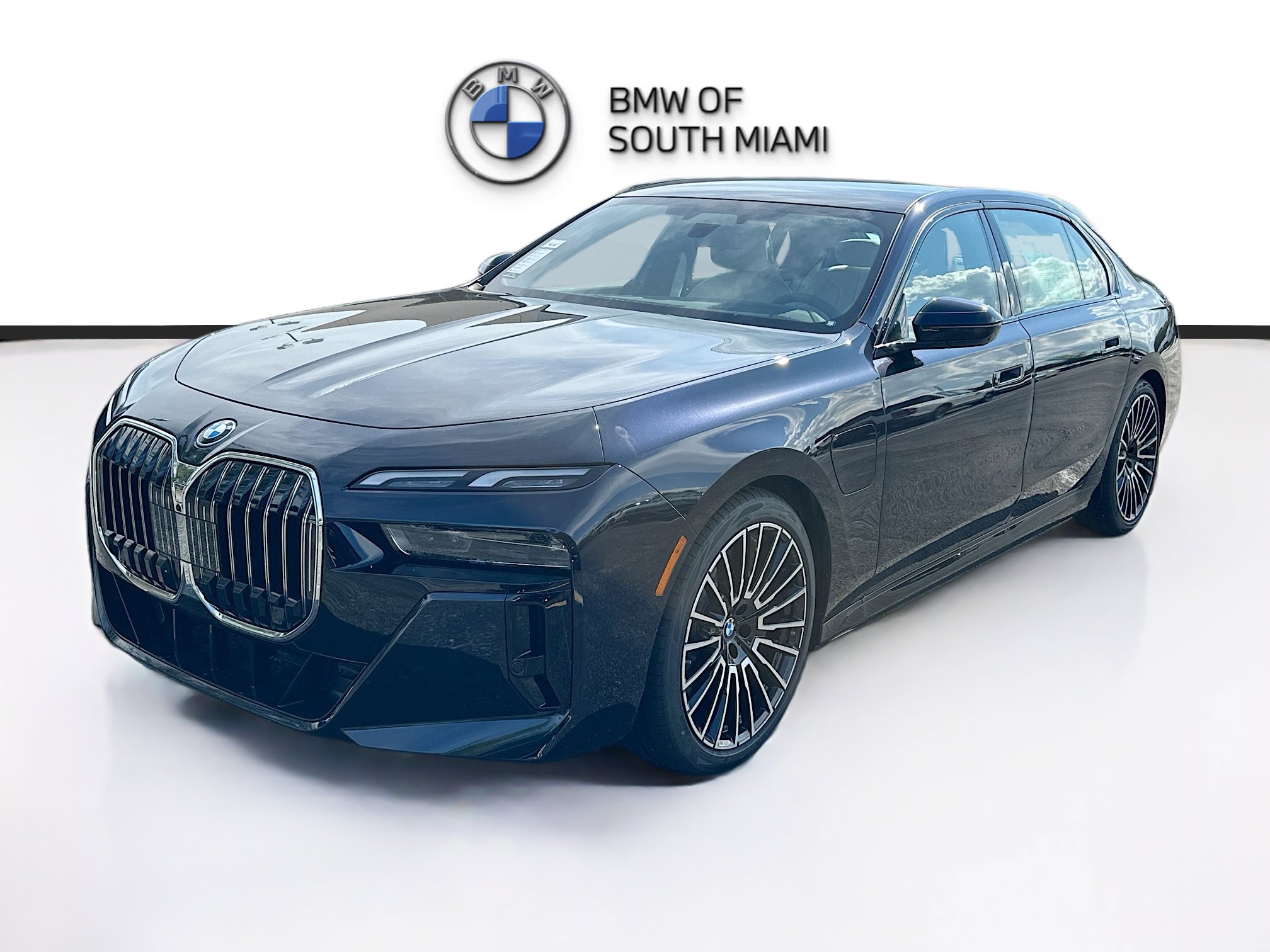 New 2026 BMW 750e xDrive image 3