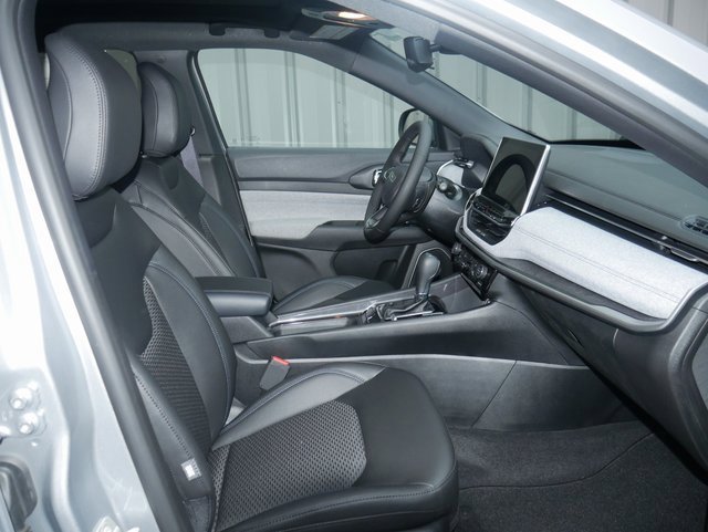 Used 2024 Jeep Compass Latitude w/ Sun and Sound Group image 28