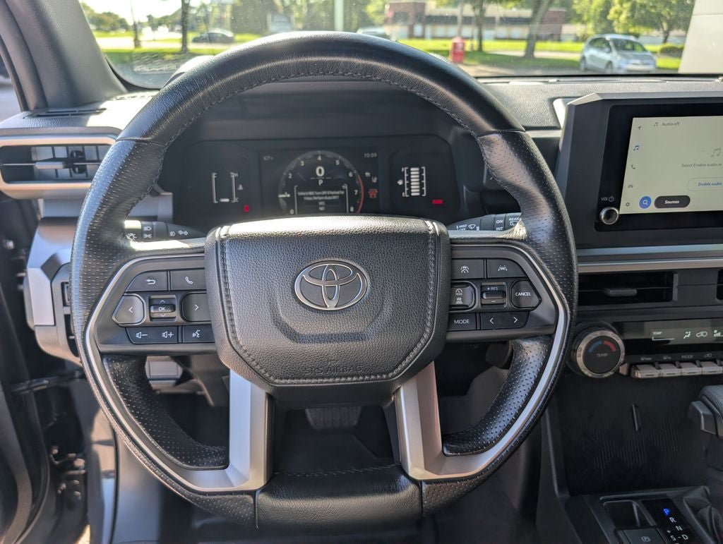 Used 2025 Toyota 4Runner SR5 AWD/4WD image 15