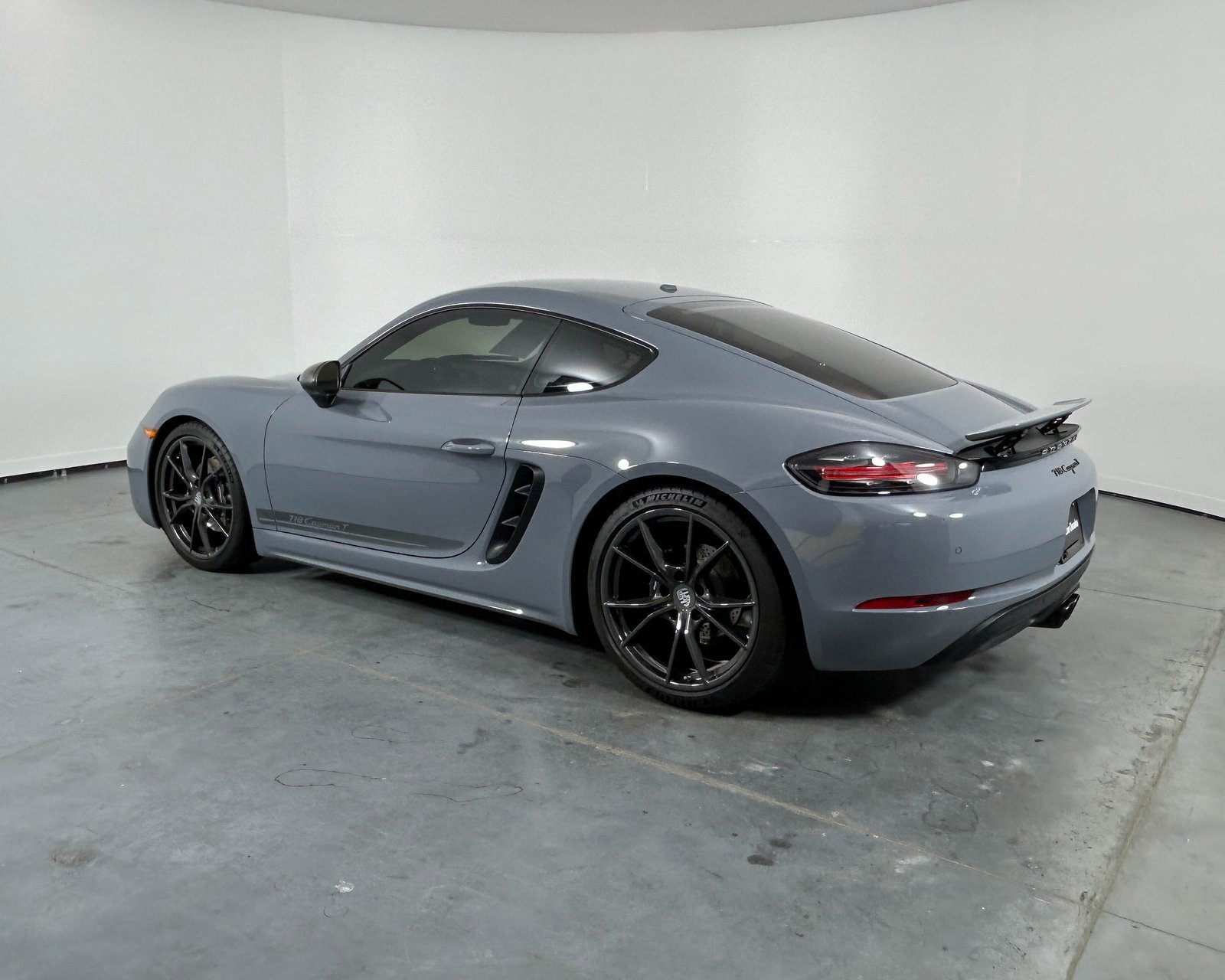 Used 2023 Porsche 718 Cayman image 3