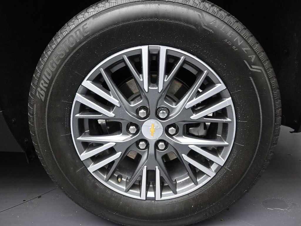 Used 2025 Chevrolet Traverse LT image 10