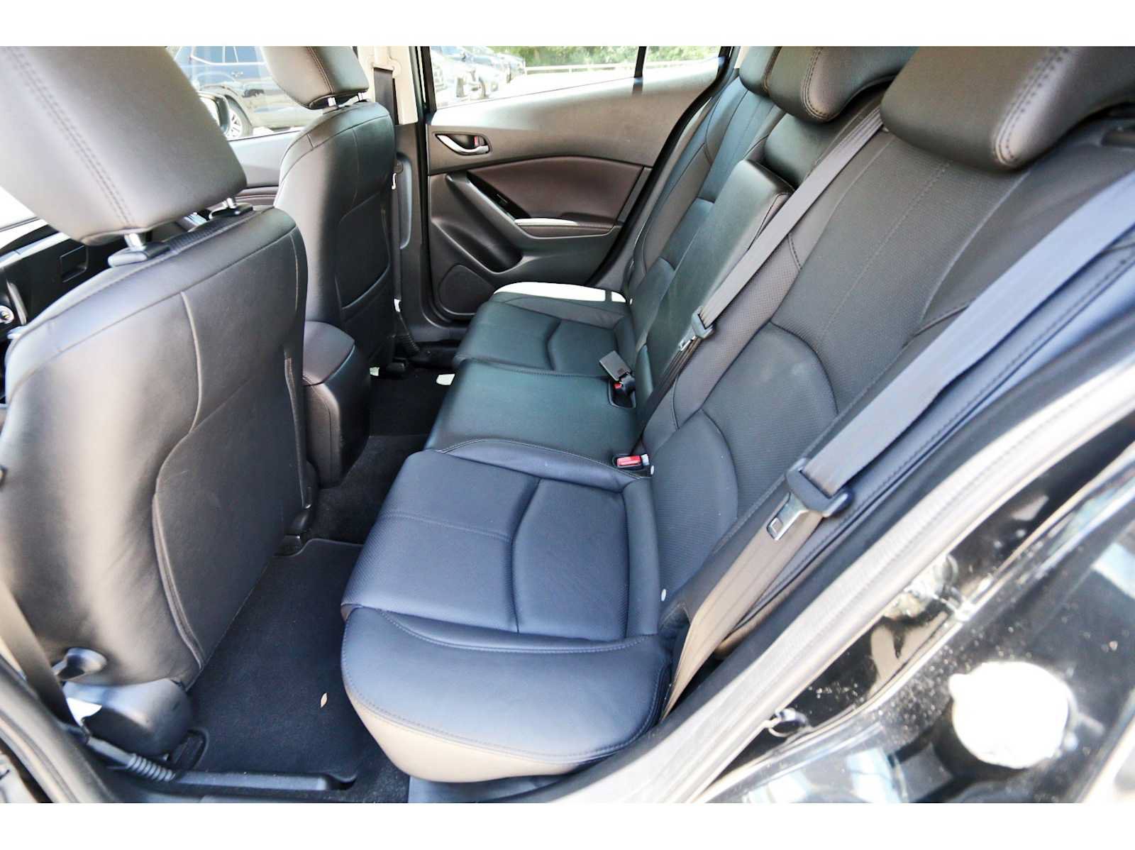 Used 2018 MAZDA MAZDA3 Grand Touring w/ Premium Equipment Package FWD image 12