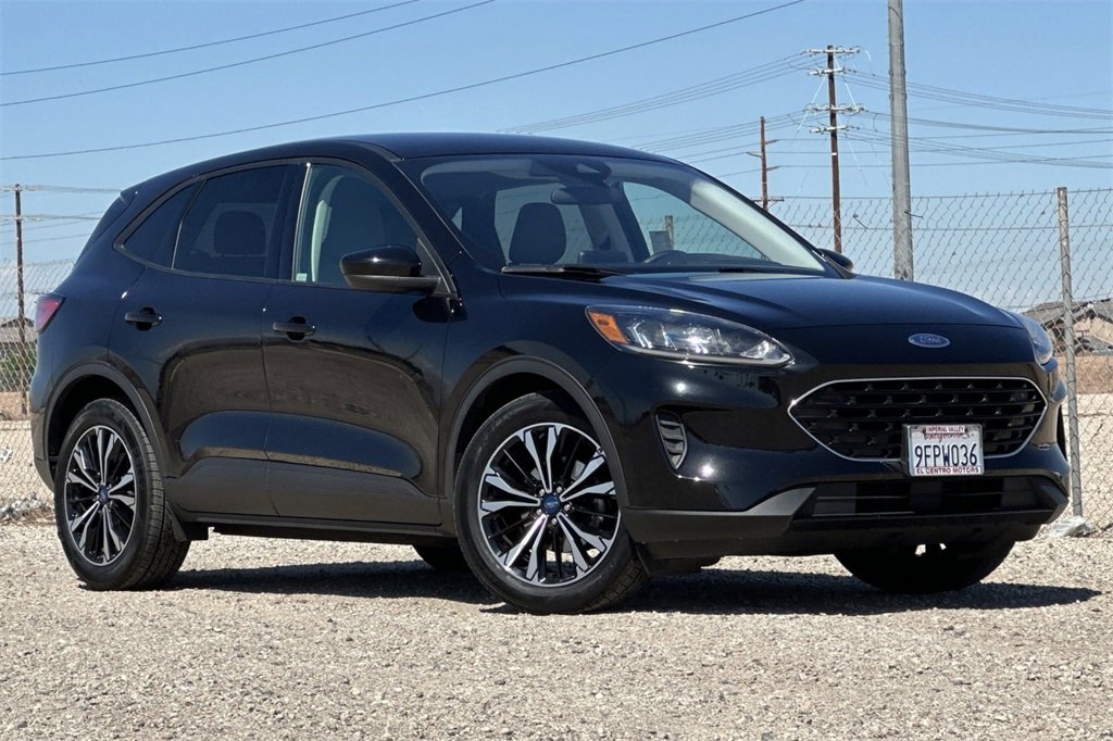 Used 2022 Ford Escape SE w/ SE Sport Appearance Package image 2