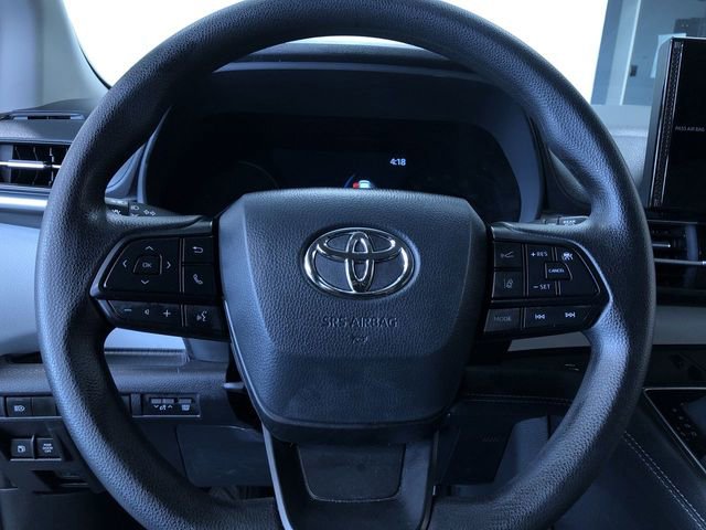 Used 2026 Toyota Sienna LE FWD image 25